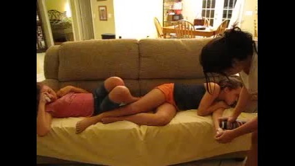 2 hot chicks 1 funny prank