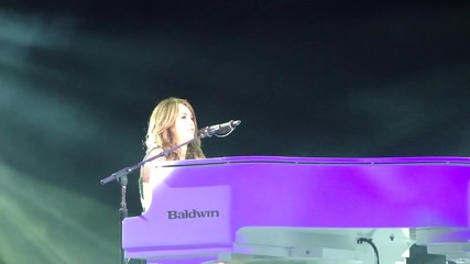When I Look At You - Miley Cyrus Live and Close up. Portland Wonder World 2009 Tour 