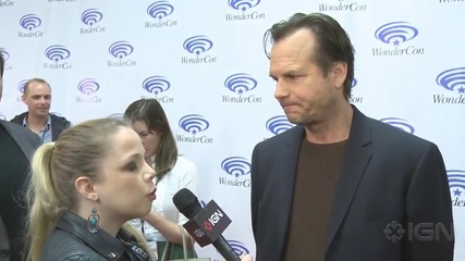 Звездата Бил Пакстън дава интервю за сериала си Агентите на Щ. И. Т. (2013-2014)