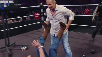 Bret Hart punches Damien Sandow and locks him in the Sharpshooter: Wwe Main Event, July 8, 2014