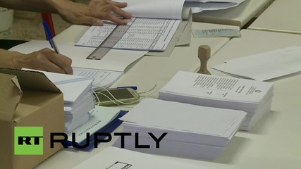 Greece: Polls open in crucial bailout referendum