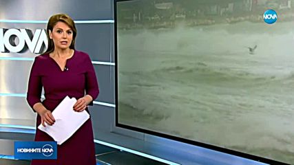 ОГРОМНИ ВЪЛНИ: Морето разби част от крайбрежната алея във Варна