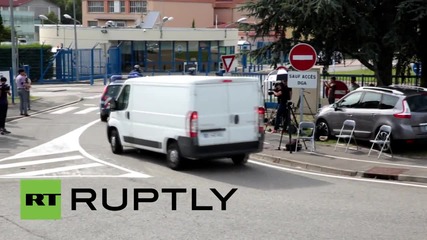 France: Suspected MH370 wing fragment arrives at military laboratory in Toulouse