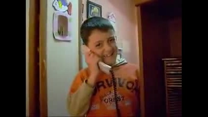 Дете говори сладко по телефона...ayshe Yavrum... 