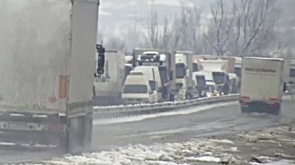 Задръстване на пътя за Мездра под Ботевград