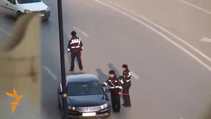 Азерски катаджии рекетират шофьори на пътя!
