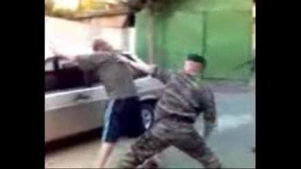 Войник се гаври 