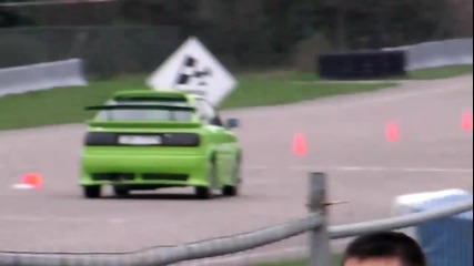 Bmw M3 E46 наказва някво тъпо ауди. 
