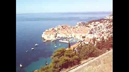 Панорамна гледка на Дубровник и остров Локрум