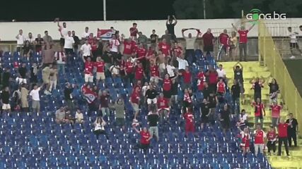 Радостта в "червено" след гола на Йоан Стоянов