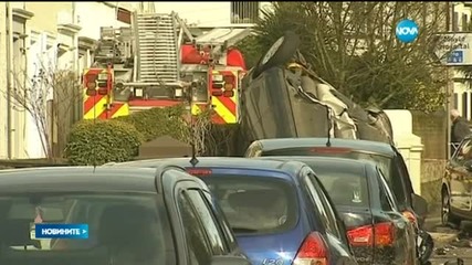 Двама мъже откраднаха пожарна и повредиха къща и няколко коли