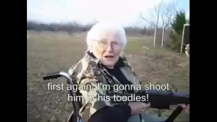 Баба стреля с автомат