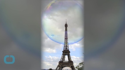 Internet Searches for Romantic Mystery Couple of Eiffel Tower Engagement Photos