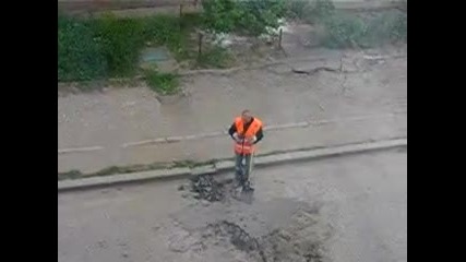 Запушване на дупки по улиците 