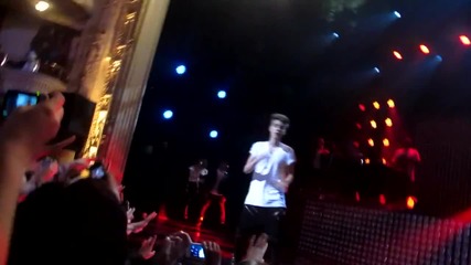Justin Bieber performing Boyfriend at Apollo Theatre