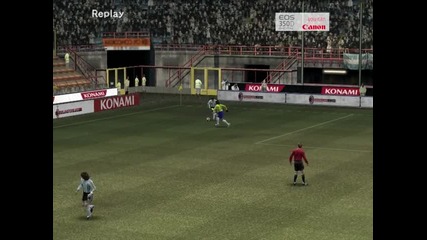 Гол на Роналдиньо на Пес 6 !