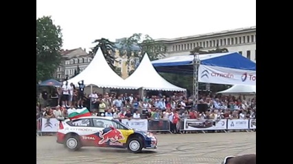 Sebastian Loeb се върти на жълтите павета със своят Сitroen C4 Wrc 