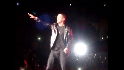 Eminem & Rihanna live La Last Girl On Earth - Love The Way You Lie 