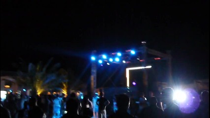 Bedroom beach present Mark Knight & Martin Ten Velden 