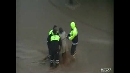 На косъм от удавяне 
