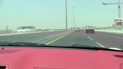 Лудо каране из трафика на Катар с Maserati Gran Turismo S