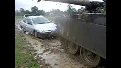 Tank vs. Renault Megane