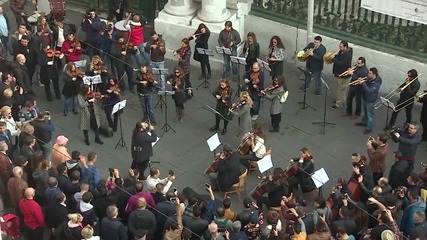 Симфоничен оркестър изпълнява музиката на Великолепният век - Кьосем на булевард „ Истиклял“