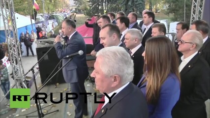 Moldova: Protesters celebrate after parliament dismisses government