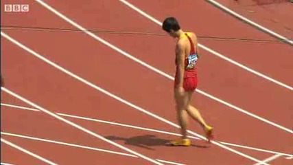 Най - популярния китайски спортист Liu Xiang се контузи на тренировка