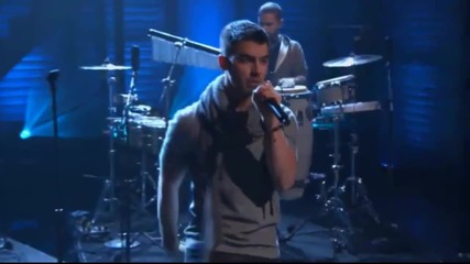 Joe Jonas в шоуто на Conan O Brain - Just In Love