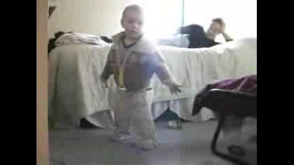 Дете Танцува На Lil Jon - Snap Yo Finger