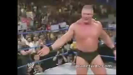 Brock lesnar целува Kurt Angle 