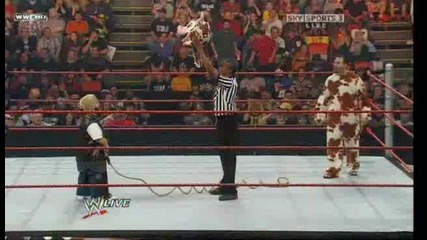 Raw 08/31/09 Hornswoggle (калбой) vs Chavo Guerrero (крава :d )