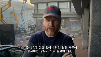 Режисьорът Джос Уидън от снимачната площадка на филма си Отмъстителите 2: Епохата на Ултрон (2015)