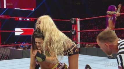 Sasha Banks & Bayley vs. Mickie James & Alicia Fox: Raw, Dec. 3, 2018