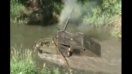 Невероятно - Джип се движи под вода!