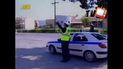 Полицай спира моторист-смях