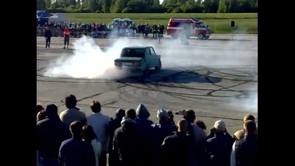 Lada Vaz 2101 burnout challenge 1 