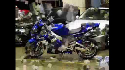 Yamaha R - 1.wmv