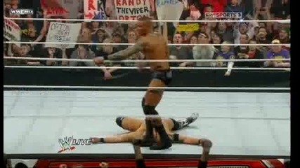 Randy Orton изритва в главата Husky Harris - Raw 01/31/11 