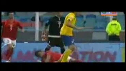 Златан Ибрахимович удря футболист на Малта