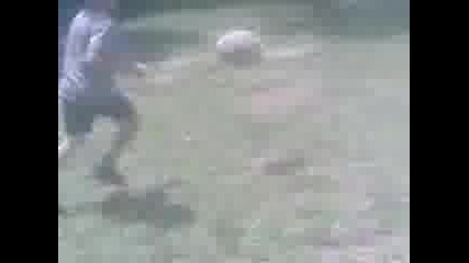 nikito igrae futbol