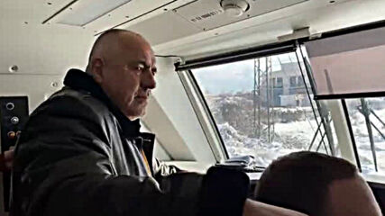 Бойко Борисов и Росен Желязков инспектира нови мотриси на БДЖ
