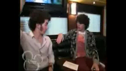 Jonas Brothers Living The Dream-Were The Boss(episode 13)