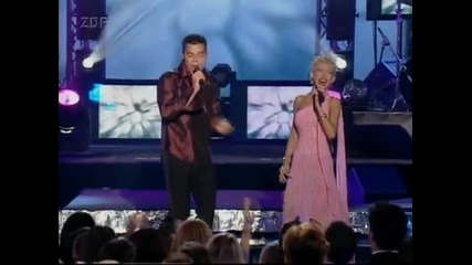 Christina Aguilera and Ricky Martin - Nobody Wants To Be Lonely ( Live at Wma) 