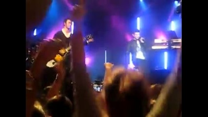 Kevin Jonas и Joe Jonas изпълняват стари песни на Jonas Brothers
