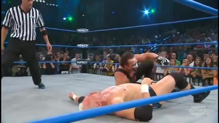 Sting uses the Mic Check