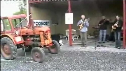 Трактор прави музика
