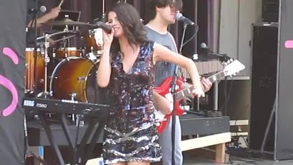 Selena Gomez - A Year Without Rain (new Song) - Live at Six Flags St. Louis 8/22/2010 