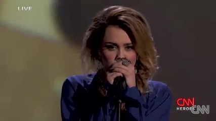Miley Cyrus изпълнява The Climb на Cnn Heroes !!